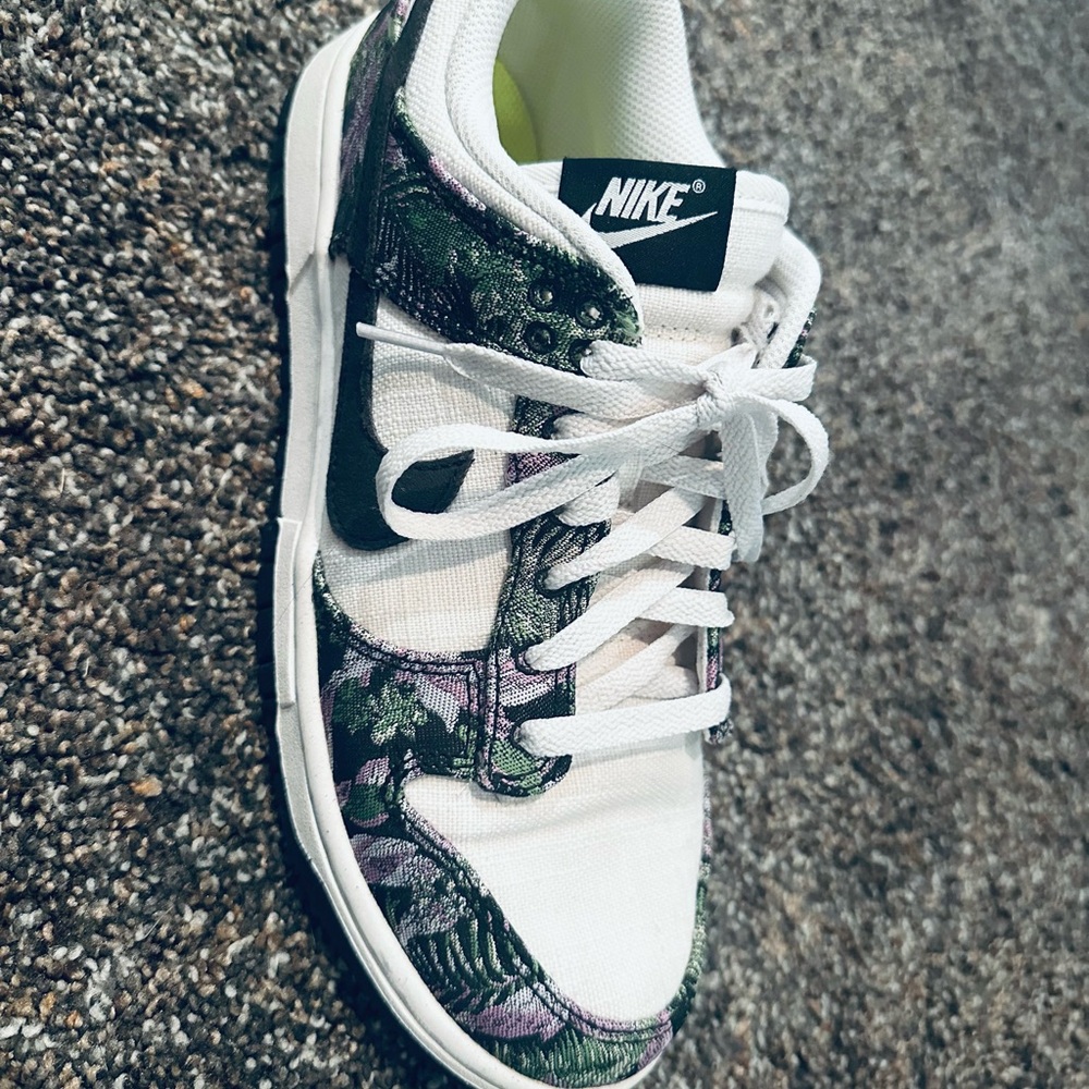 Nike Women DUNKS with Purple Floral Design - Picture 2 of 2